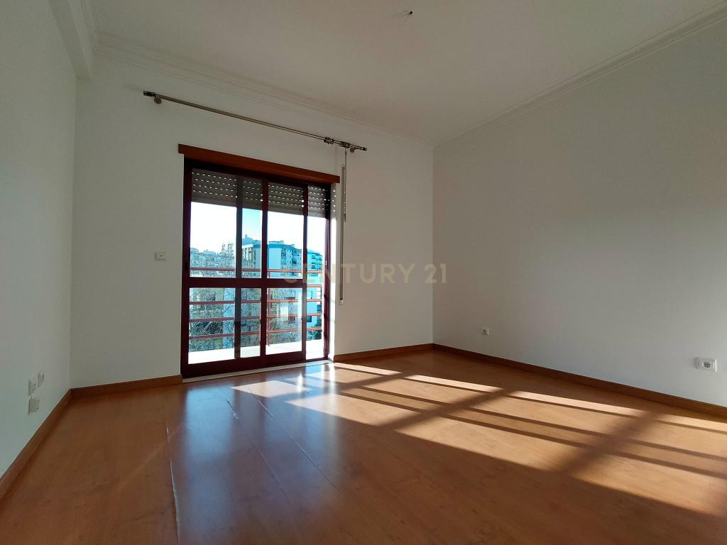 Apartamento T3 com Garagem  - Image 11